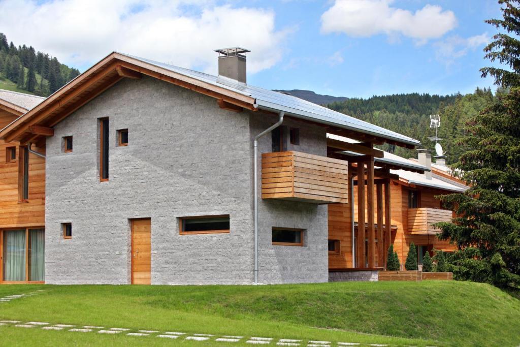 Baita Aurora Aparthotel Predazzo Exterior photo