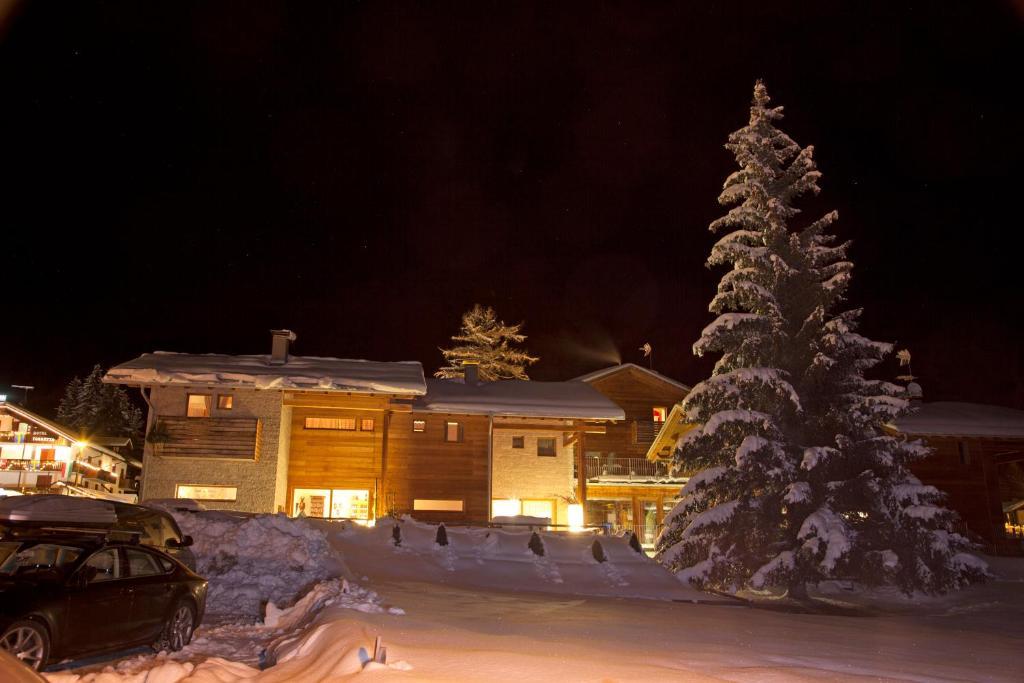 Baita Aurora Aparthotel Predazzo Exterior photo